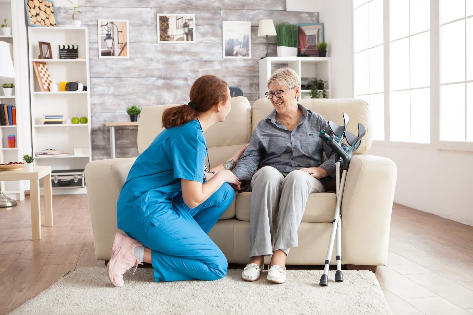 female-nurse-talking-with-an-old-woman